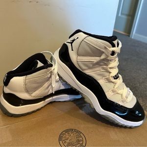 Air Jordan 11 Retro Concord Kids Size 3y